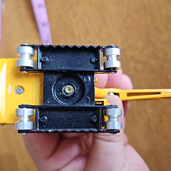 John Deere Excavator by Ertl - Picture 7 of 9